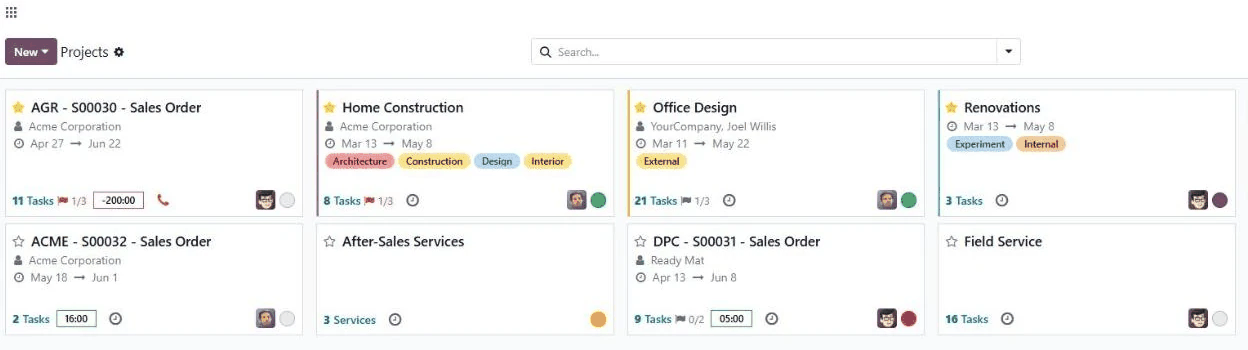 Vue des projets dans Odoo : cartes de projet avec le nombre de tâches, les jalons, les échéances et les responsables